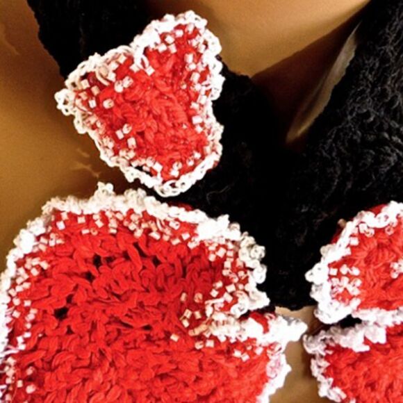 HANDMADE VALENTINE KNITTED HEART-BEADED LACE SCARF - Picture 6 of 8